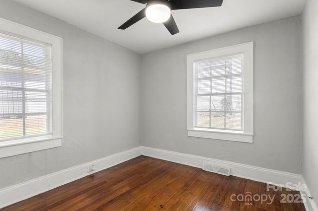 320 S Oakwood Drive, Statesville, NC 28677