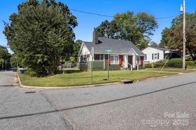 320 S Oakwood Drive, Statesville, NC 28677