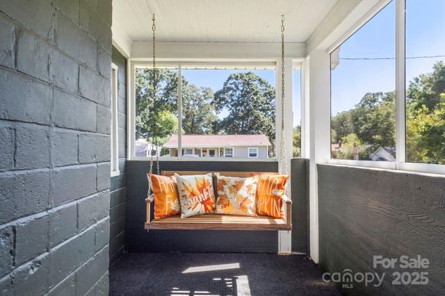 320 S Oakwood Drive, Statesville, NC 28677