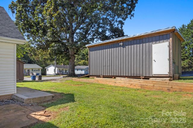 320 S Oakwood Drive, Statesville, NC 28677