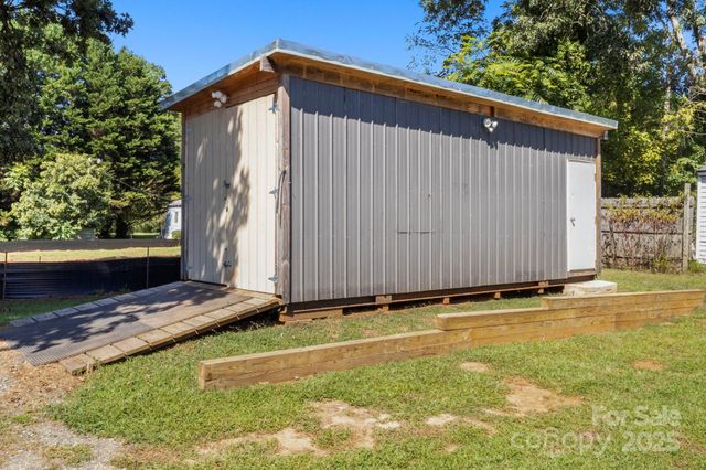 320 S Oakwood Drive, Statesville, NC 28677