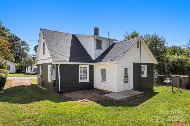 320 S Oakwood Drive, Statesville, NC 28677