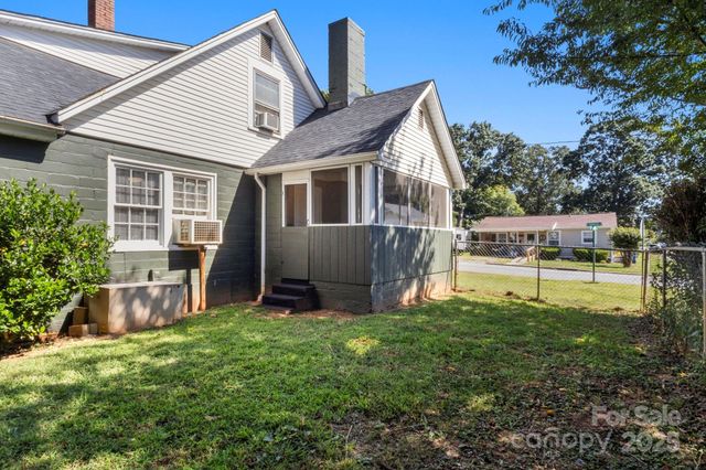 320 S Oakwood Drive, Statesville, NC 28677
