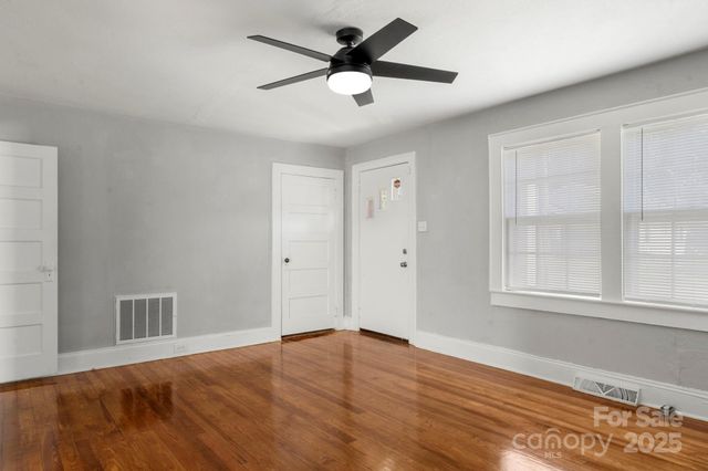 320 S Oakwood Drive, Statesville, NC 28677
