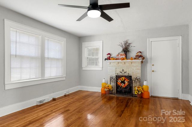 320 S Oakwood Drive, Statesville, NC 28677