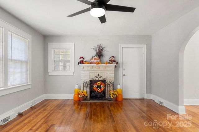 320 S Oakwood Drive, Statesville, NC 28677