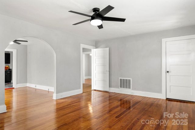 320 S Oakwood Drive, Statesville, NC 28677