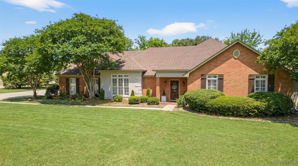 8201 HEATHROW Place, Montgomery, AL 36117