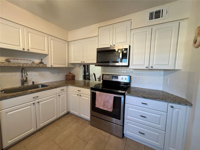 2 Briarwood Cir 112, Hollywood, FL 33024