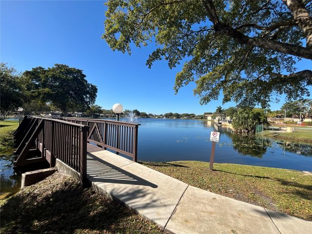 2 Briarwood Cir 112, Hollywood, FL 33024