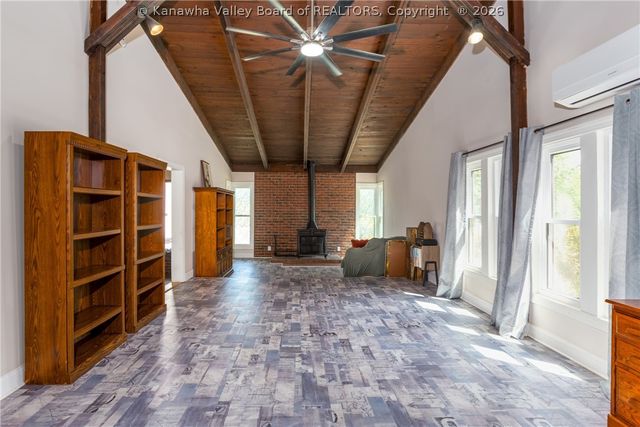 154 Strawberry Road, St Albans, WV 25177