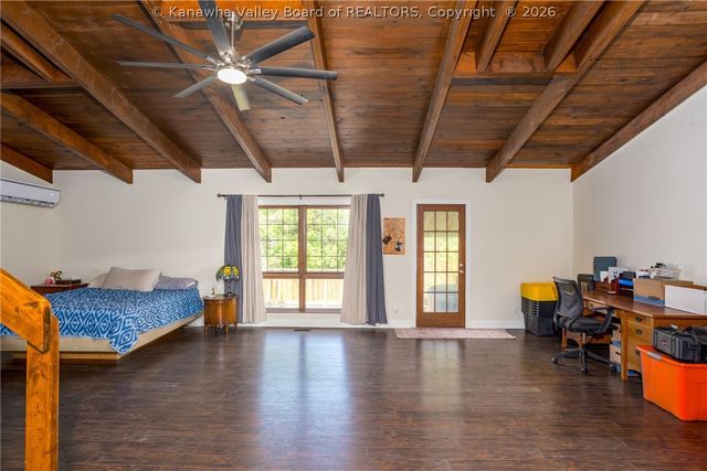 154 Strawberry Road, St Albans, WV 25177