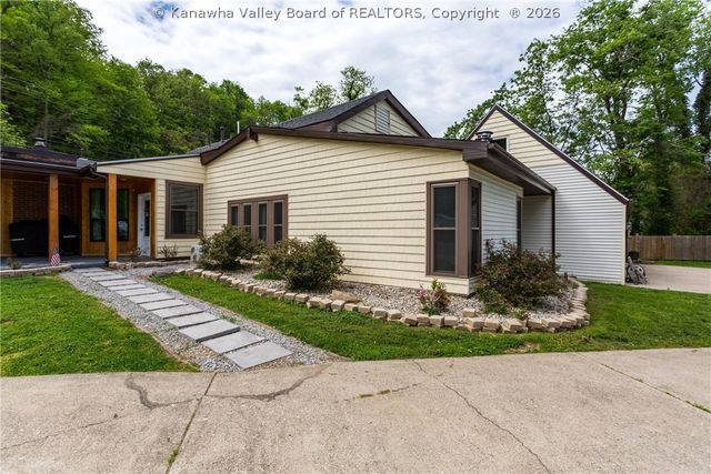 154 Strawberry Road, St Albans, WV 25177