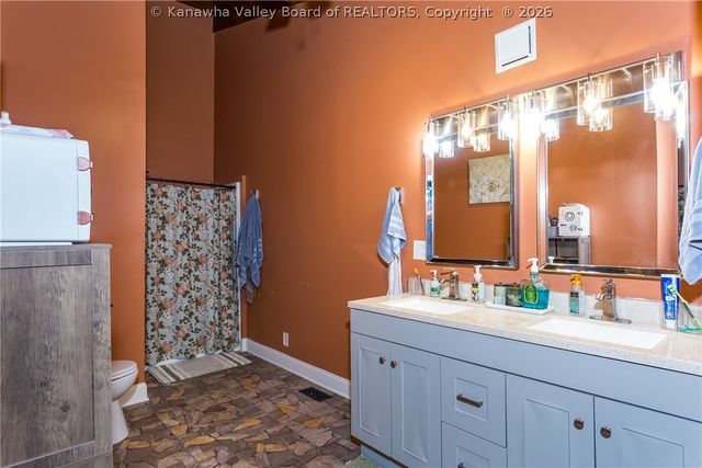 154 Strawberry Road, St Albans, WV 25177
