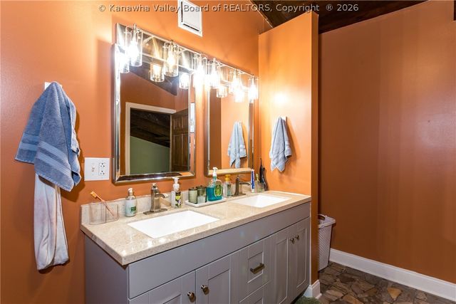 154 Strawberry Road, St Albans, WV 25177