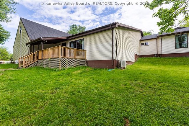 154 Strawberry Road, St Albans, WV 25177
