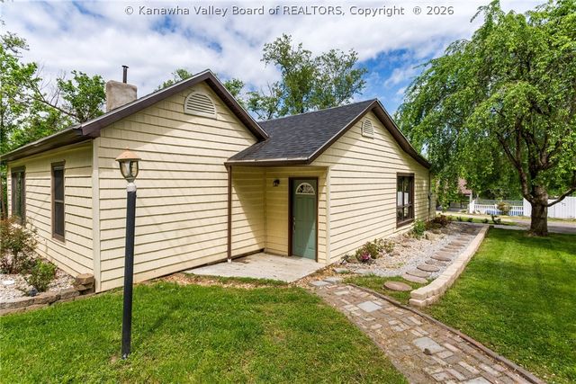 154 Strawberry Road, St Albans, WV 25177