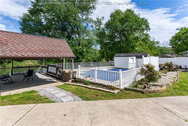 154 Strawberry Road, St Albans, WV 25177