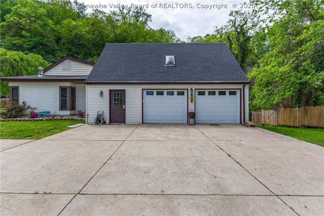154 Strawberry Road, St Albans, WV 25177