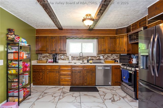 154 Strawberry Road, St Albans, WV 25177