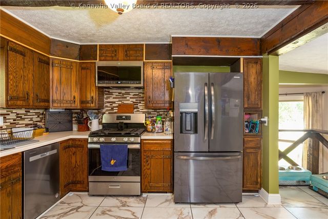 154 Strawberry Road, St Albans, WV 25177