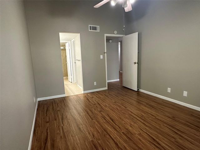 2120 El Paseo Street 806, Houston, TX 77054
