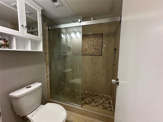 2120 El Paseo Street 806, Houston, TX 77054