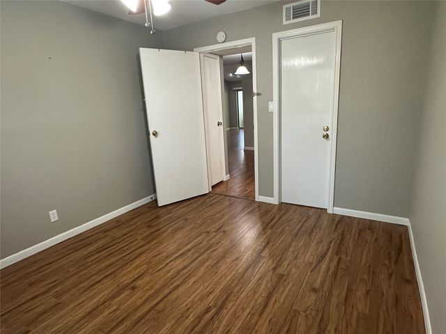 2120 El Paseo Street 806, Houston, TX 77054