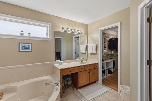 5060 HOLSTEN CREEK CV, Bartlett, TN 38135