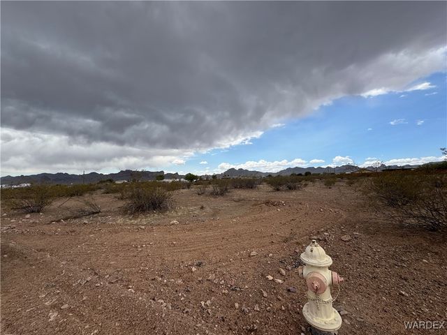 897 S Elgin Road, Golden Valley, AZ 86413