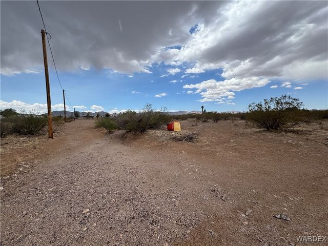 897 S Elgin Road, Golden Valley, AZ 86413