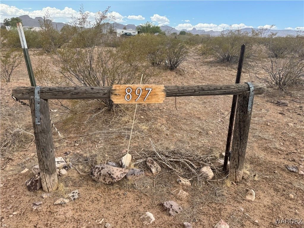 897 S Elgin Road, Golden Valley, AZ 86413