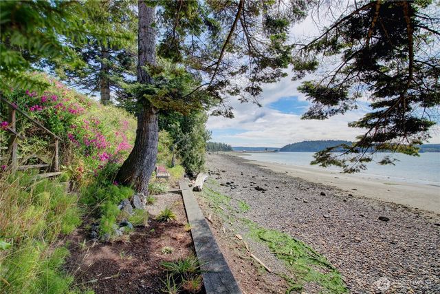 15950 Snee Oosh, La Conner, WA 98257