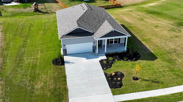 104 Lake Meadows Drive, Smithville, MO 64089