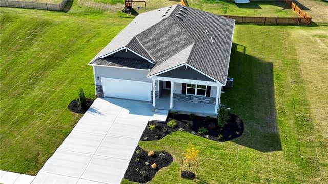 104 Lake Meadows Drive, Smithville, MO 64089