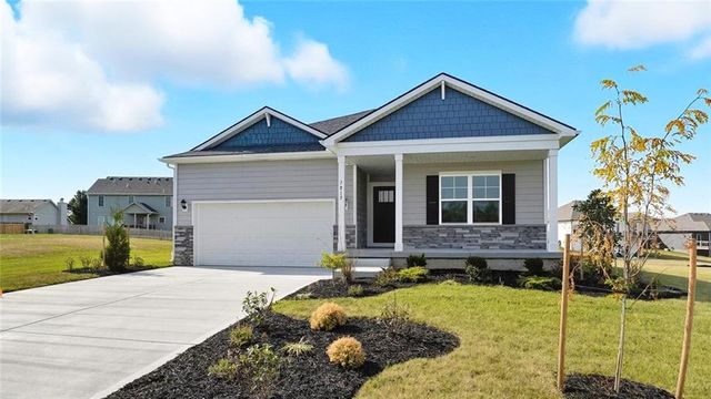 104 Lake Meadows Drive, Smithville, MO 64089