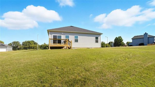 104 Lake Meadows Drive, Smithville, MO 64089