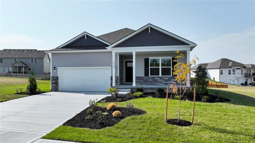 104 Lake Meadows Drive, Smithville, MO 64089
