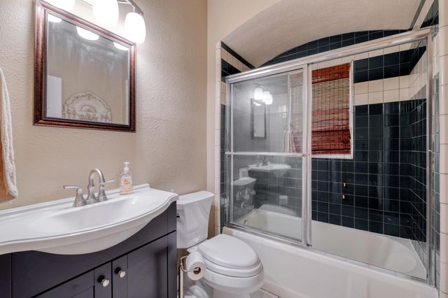 700 S Walnut Ave, Luling, TX 78648