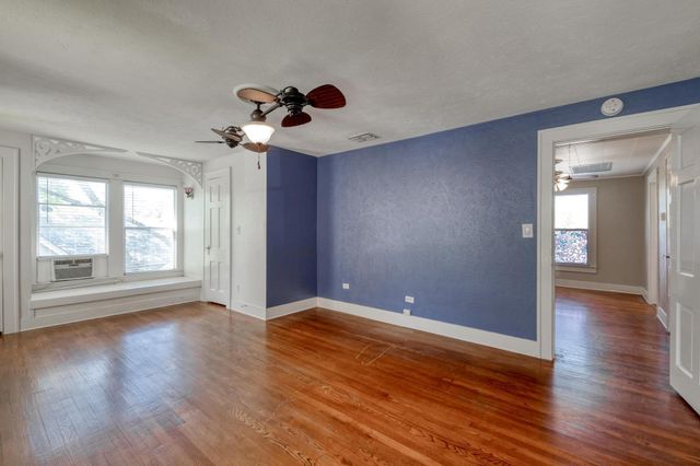 700 S Walnut Ave, Luling, TX 78648