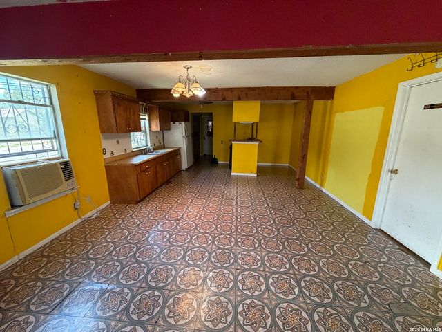 378 N San Ignacio, San Antonio, TX 78237