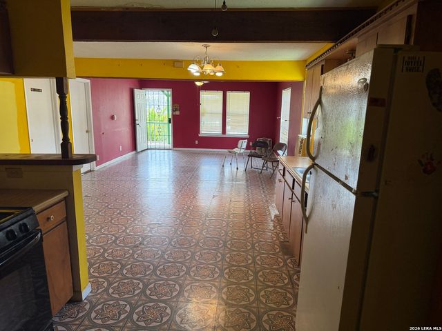 378 N San Ignacio, San Antonio, TX 78237