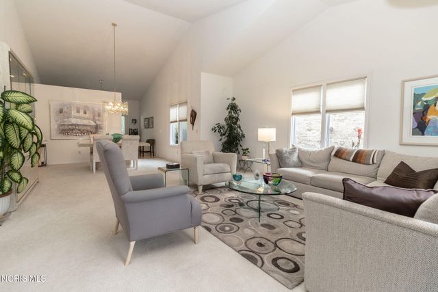 6740 Monarch Drive, Sylvania, OH 43560
