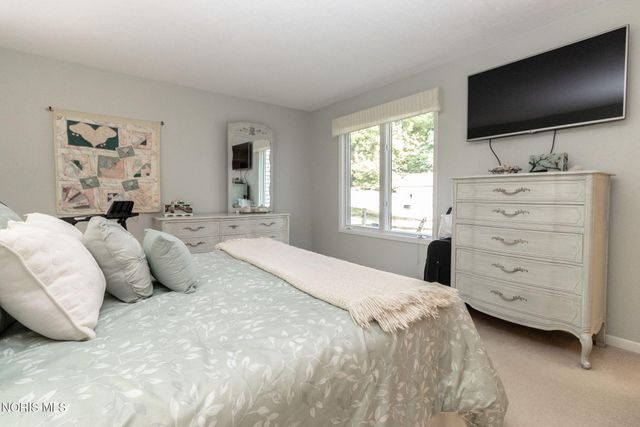 6740 Monarch Drive, Sylvania, OH 43560