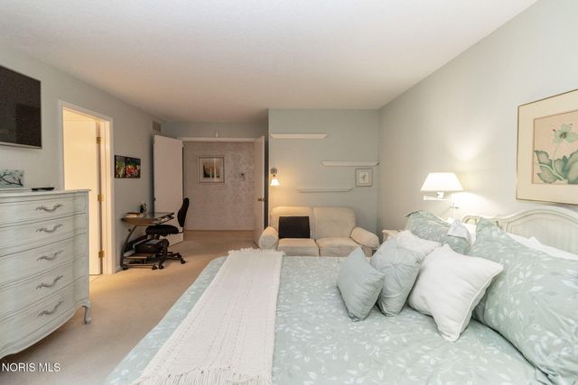 6740 Monarch Drive, Sylvania, OH 43560