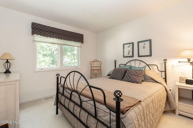 6740 Monarch Drive, Sylvania, OH 43560