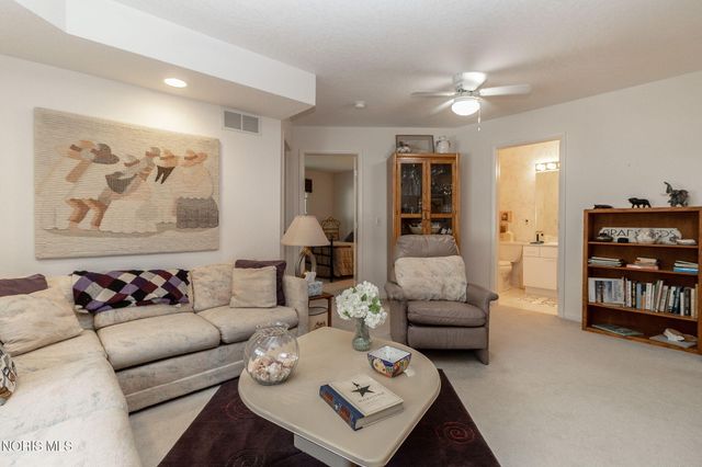 6740 Monarch Drive, Sylvania, OH 43560