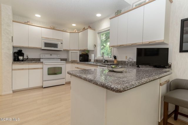 6740 Monarch Drive, Sylvania, OH 43560