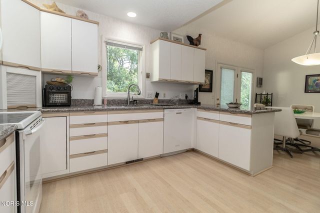 6740 Monarch Drive, Sylvania, OH 43560