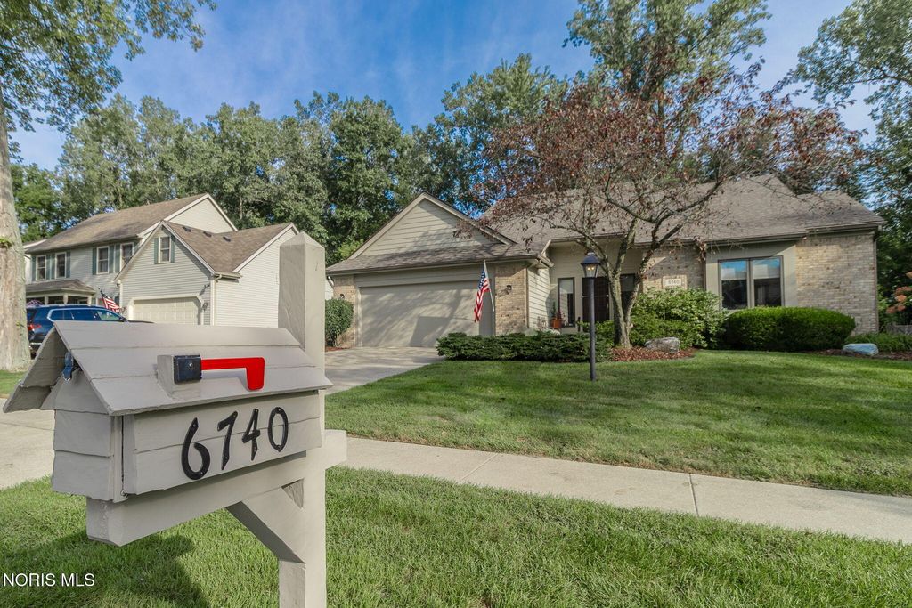 6740 Monarch Drive, Sylvania, OH 43560